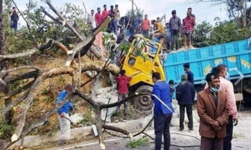 খাগড়াছড়িতে সড়ক দুর্ঘটনায় পিতা পুত্র-নিহত : আহত ১