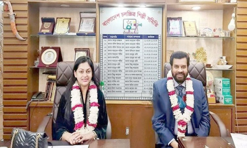 ফুলের মালা গলায় নিয়ে দায়িত্ব বুঝে নিলেন কাঞ্চন-নিপুণ