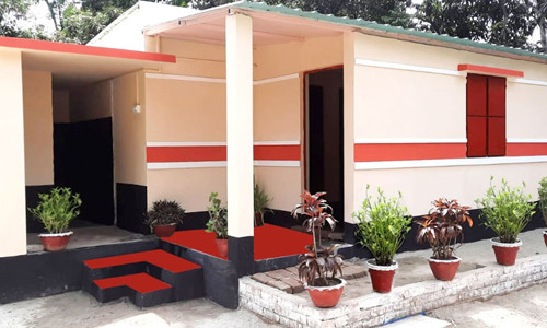 উপকার ভোগীদের নিকট রোয়াংছড়িতে পুলিশের নির্মিত ঘর হস্তান্তর