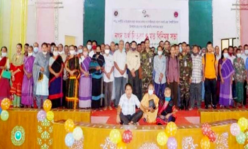 খাগড়াছড়িতে অস্ত্রসমর্পণকারী পরিবারকে অর্থ বিতরণ