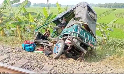 টাঙ্গাইলে ট্রেনে কাটা পড়ে নিহত ৩