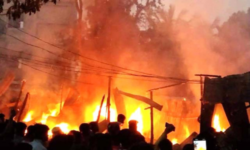 দীঘিনালায় আগুনে পুড়ে ছাই ৫টি দোকান