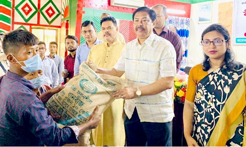 বান্দরবানের কৃষকদের বিনামুল্যে বীজ ও সার বিতরণ