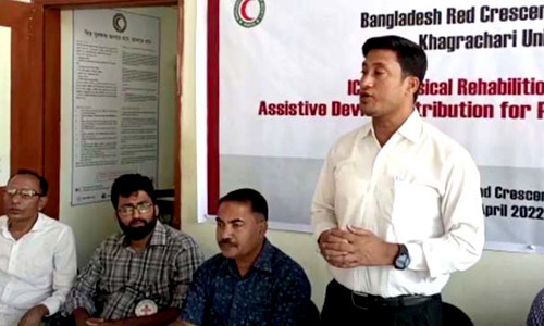 খাগড়াছড়িতে প্রতিবন্ধীদের চেয়ার ও কৃত্রিম পা বিতরণ