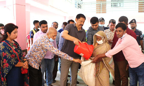 বান্দরবানে ঈদ উপহার পেল ৪ হাজার ৬শ ২১ পরিবার