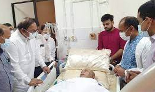 অসুস্থ্য অবস্থায় সাবেক খাদ্যমন্ত্রী কামরুল ইসলাম হাসপাতালে ভর্তি