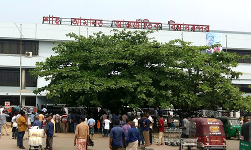 চট্টগ্রাম বিমান বন্দরে স্বর্ণ ও সিসাসহ দুবাই ফেরত যাত্রী আটক