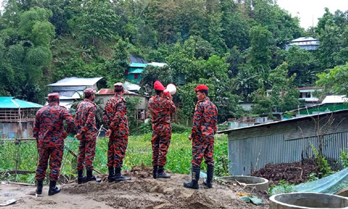 বান্দরবানে ঝুঁকিপূর্ণ বসবাসকারীদের নিরাপদ আশ্রয়ে নিতে সচেতনতা কার্যক্রম পরিচালনা