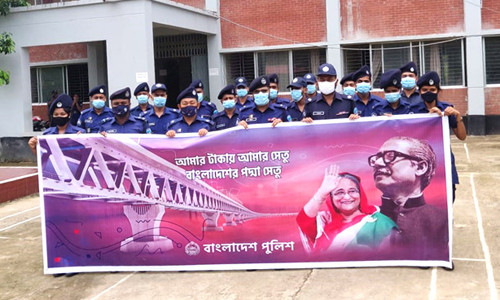 পদ্মা সেতু উদ্বোধনকে ঘিরে রোয়াংছড়িতে পুলিশের আনন্দ র‌্যালি