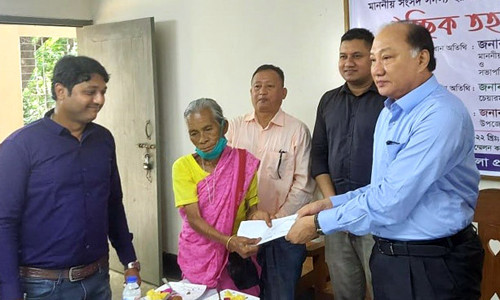 রাঙামাটিতে অনুদান বিতরণ করেছে দীপংকর তালুকদার এমপি