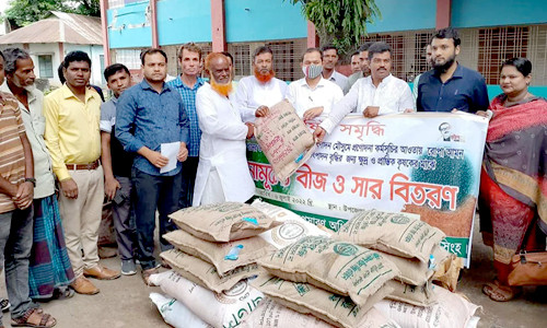 ফুলপুরে বিনামূল্যে বীজ ও সার বিতরণ অনুষ্ঠিত
