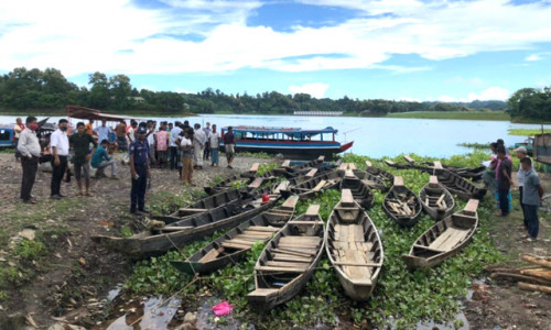 কাপ্তাইয়ে অবৈধ ভাবে মৎস্য আহরণকালে জব্দকৃত নৌকা ও জাল নিলামে বিক্রি