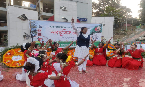 বিজয় দিবসে কাপ্তাই উপজেলা শিল্পকলা একাডেমির মনোমুগ্ধকর গীতিনৃত্যনাট্য
