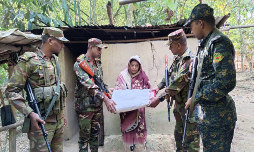 রাঙামাটি জোন কতৃক গরীব ও দুস্থদের মাঝে শীতবস্ত্র বিতরণ