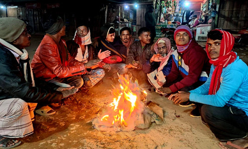 নাইক্ষ্যংছড়ি দূর্গম পাহাড়ে তীব্র শীতে কাঁপছে মানুষ