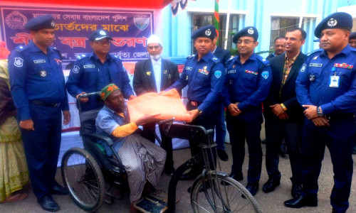জেলা পুলিশের পক্ষ থেকে রাঙামাটিতে শীতবস্ত্র বিতরণ