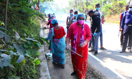 বান্দরবানকে আকষর্ণীয় করতে মে হ্লা প্রু’র উদ্যোগে পরিষ্কার পরিচ্ছন্নতা অভিযান