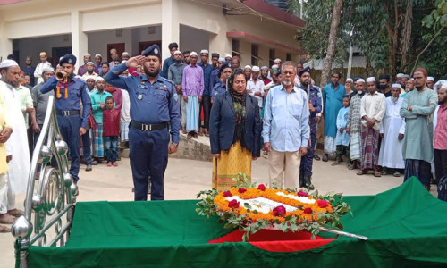 রামগড়ে রাষ্টীয় মর্যাদায় বীর মুক্তিযোদ্ধা চাঁন মিয়ার দাফন সম্পন্ন
