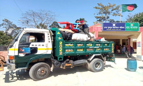 নোমেন্সল্যান্ডের ১৮৬ জনকে ট্রানজিট ক্যাম্পে হস্তান্তর