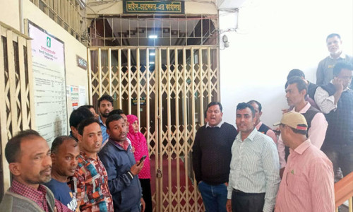 ইবিতে উপাচার্যের কার্যালয়ে সকালে তালা, দুপুরে তল্লাশি