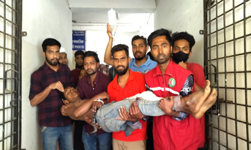 আলীকদমে মাহিন্দ্র উল্টে শিশু শিক্ষার্থীসহ ১২ জন আহত