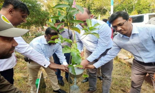 কাপ্তাইয়ে প্রজেক্ট পরিদর্শনে মার্কিন রাষ্ট্রদুত পিটার ডি হাস