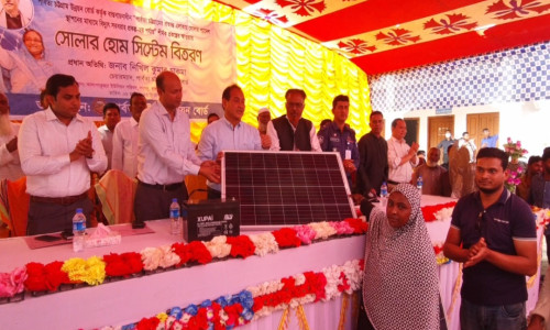 "প্রধানমন্ত্রীর উপহার বিনামূল্যের সোলার" পেলো লংগদু'র ৬০৮ পরিবার