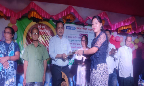 বড়ইছড়িতে শিক্ষার্থীদের মাঝে সংবর্ধনা ও শিক্ষা উপকরণ বিতরণ