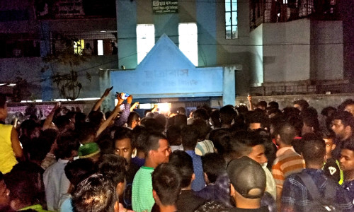 রাবিপ্রবি'র ভিসির সাথে দুর্ব্যবহারে শিক্ষার্থীদের বিক্ষোভ