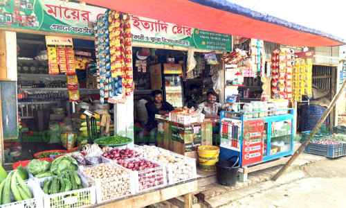 রাঙামাটি শহরে কমদামে নিত্যপ্রয়োজনীয় দ্রব্যাদি বিক্রি করে ব্যবসায়ির অনন্য নজির !