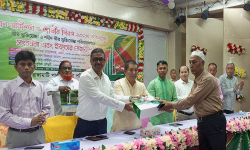 রাঙামাটি জেলা পরিষদের উদ্যোগে জেলার বীর মুক্তিযোদ্ধাদের মাঝে সংবর্ধনা প্রদান