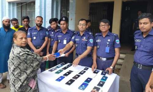 রাঙ্গামাটিতে চুরি হয়ে যাওয়া ১০৮টি এন্ড্রয়েড মোবাইল ফোন উদ্ধার করলো জেলা পুলিশ