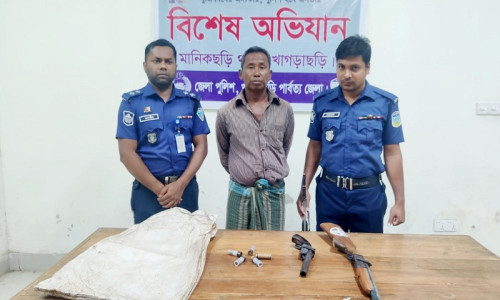 মানিকছড়ি থানার বিশেষ অভিযানে অস্ত্র ও কার্তুজসহ আটক-১