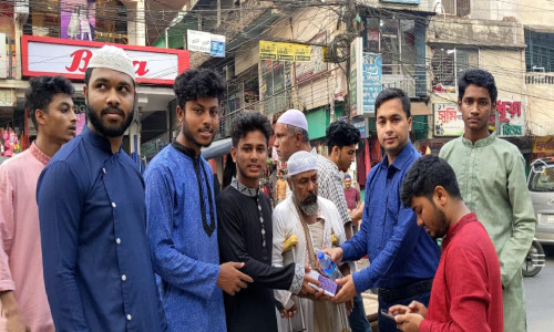 রাঙামাটি শহরে পিসিসিপি পৌর শাখার ইফতার বিতরণ