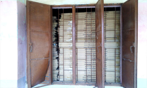 খাগড়াছড়িতে স্কুলের তালাবন্দি কক্ষের মেঝেতে পড়ে আছে ৯,৫৪টি সোলার প্যানেল