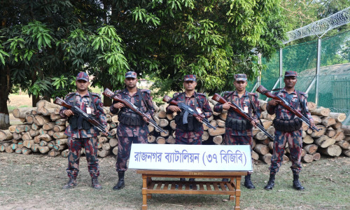 রাজনগর ব্যাটালিয়ন (৩৭ বিজিবি) কর্তৃক ৬লক্ষাধিক টাকার সেগুন কাঠ জব্দ