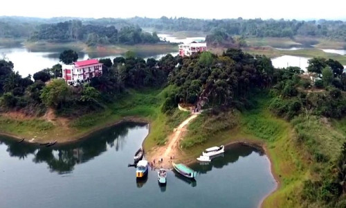 কাপ্তাই হ্রদে সকল নৌ-যান চলাচলে নিষেধাজ্ঞা জারি জেলা প্রশাসনের