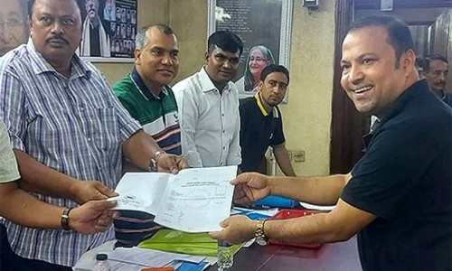 ফারুকের আসনে মনোনয়ন ফরম কিনলেন সিদ্দিক