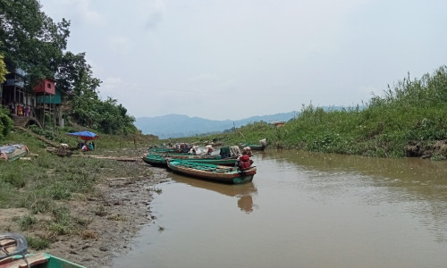 কাপ্তাই হ্রদে পানি না থাকায় উন্নয়ন কাজ ব্যাহত হচ্ছে
