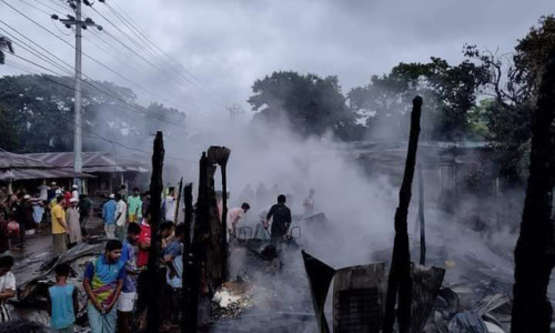 নাইক্ষ্যংছড়িতে অগ্নিকাণ্ডে ৭ দোকান পুড়ে ছাই