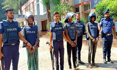 পুলিশের তৎপরতায় ৪৮ ঘন্টায় কিশোরী ধর্ষণ মামলায় ৩ আসামী গ্রেপ্তার