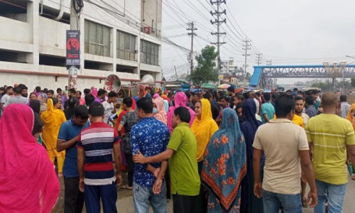 বাংলাদেশের ১৫০ পোশাক কারখানা বন্ধ, অভিযুক্ত ১১ হাজার শ্রমিক