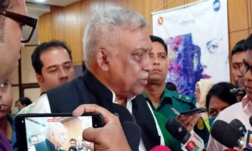 তারেকের নেতৃত্ব মানতে না পেরে অনেক নেতা নির্বাচনে আসছেন : স্বরাষ্ট্রমন্ত্রী