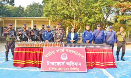 রামগড়ে ভারতীয় মদ ও ফেনসিডিল জব্দ
