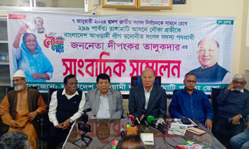 উন্নয়ন অব্যাহত রাখতে নৌকায় ভোট চাইলেন দীপংকর তালুকদার