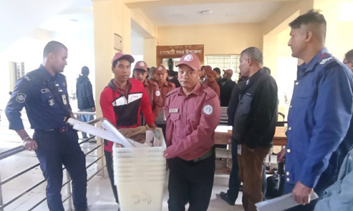 রাঙামা‌টি‌র ভোটকেন্দ্রগুলোতে নির্বাচন সামগ্রী প্রেরণ