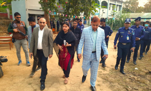 বান্দরবানের বিভিন্ন ভোটকেন্দ্র পরিদর্শনে রির্টানিং কর্মকর্তা