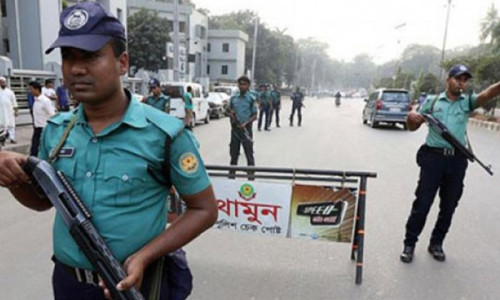রাজধানীর সড়কগুলো ফাঁকা, চলছে আইনশৃঙ্খলা বাহিনীর টহল