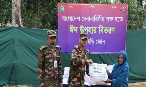 লক্ষীছড়িতে সেনা উদ্যোগে অসহায়দের মাঝে জনকল‍্যানমূলক সহায়তা প্রদান