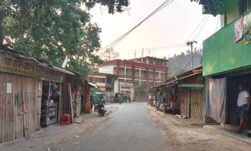 রুমার অভ্যন্তরীণ সড়কে যানবাহন চলাচল বন্ধ